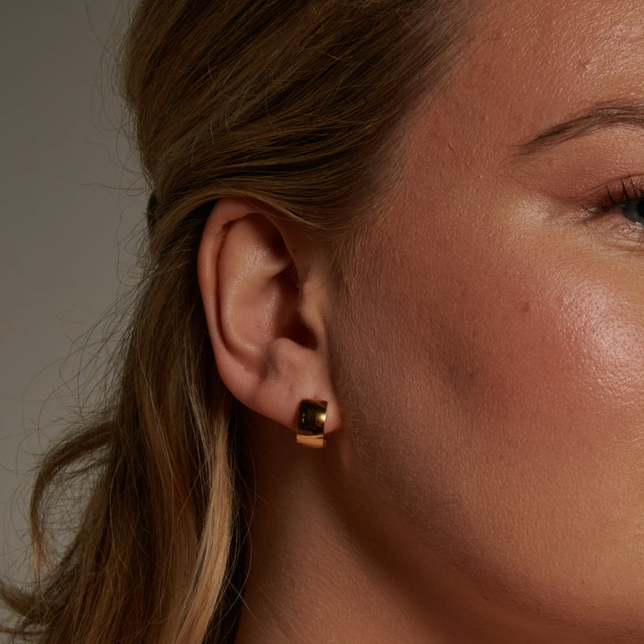 LIVIA Golden Mini Hoops