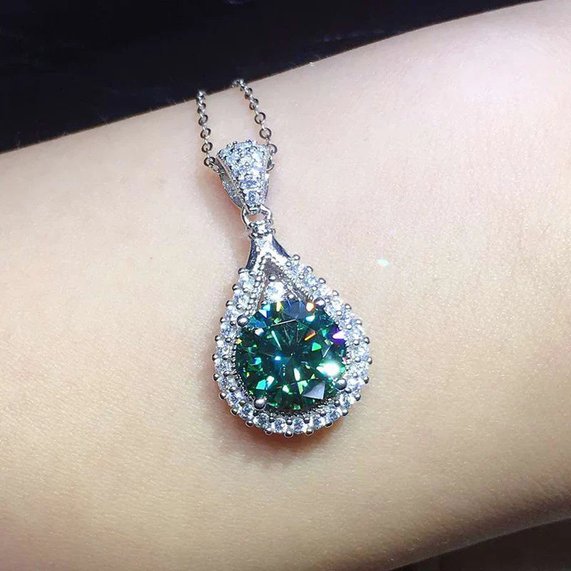 Elegant Emerald Necklace for Timeless Style