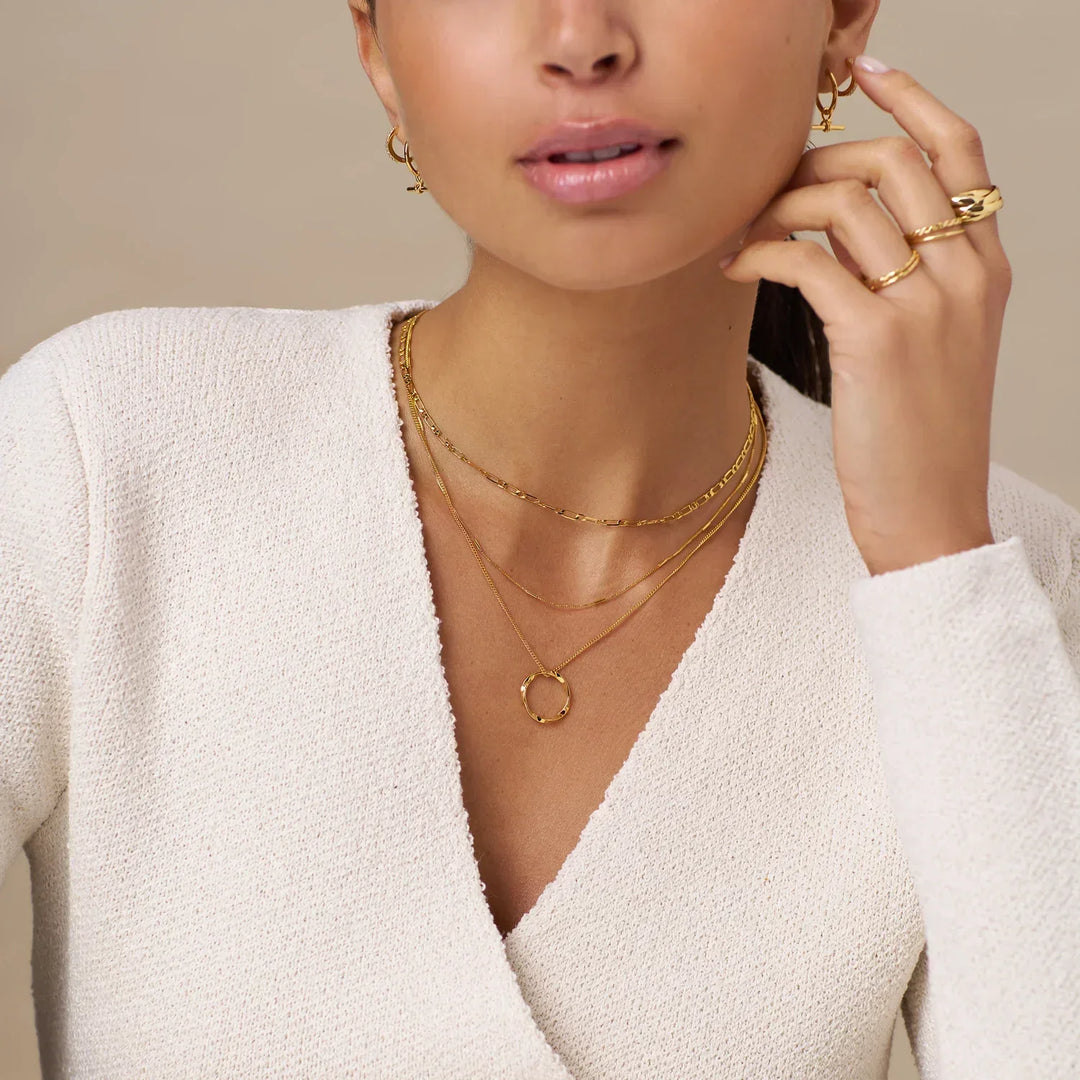 Elegant Gold Open Circle Necklace