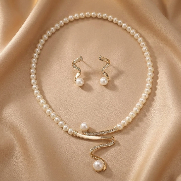 Elegant Pearl and Gold Ring