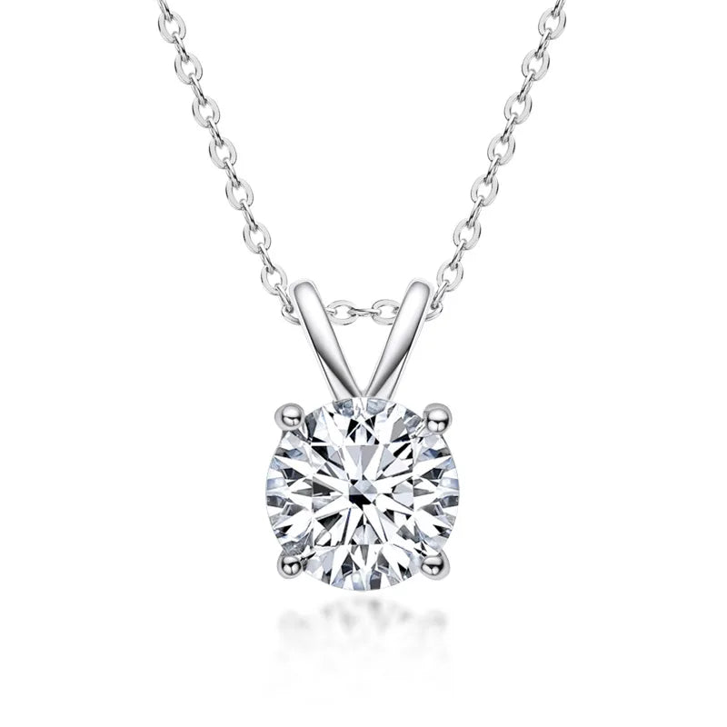 Exclusive necklace in sterling silver with moissanite diamonds