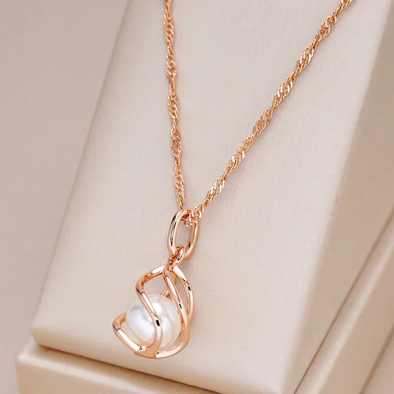 Exclusive Geometric Necklace with Rose Gold and Pearls