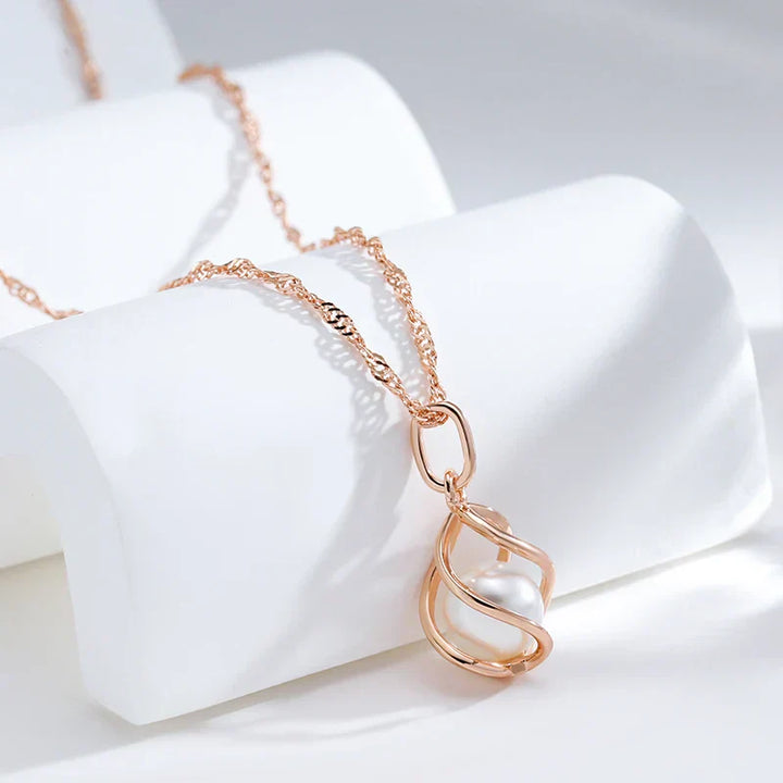 Exclusive Geometric Necklace with Rose Gold and Pearls