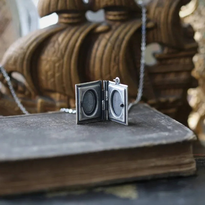 Retro Cat Book Pendant Necklace – Rotate Page Design