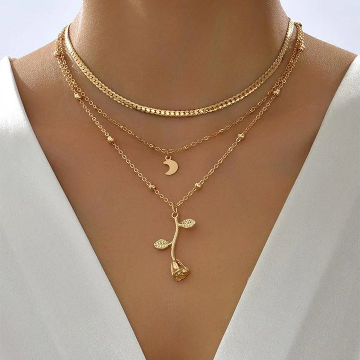 Elegant necklace with pendant in rose gold