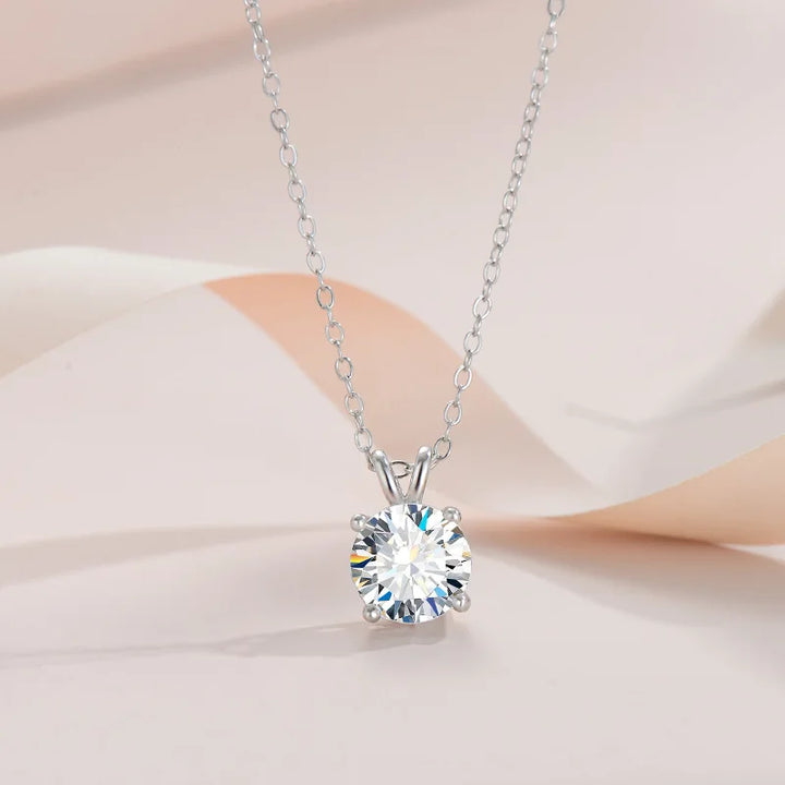 Exclusive necklace in sterling silver with moissanite diamonds