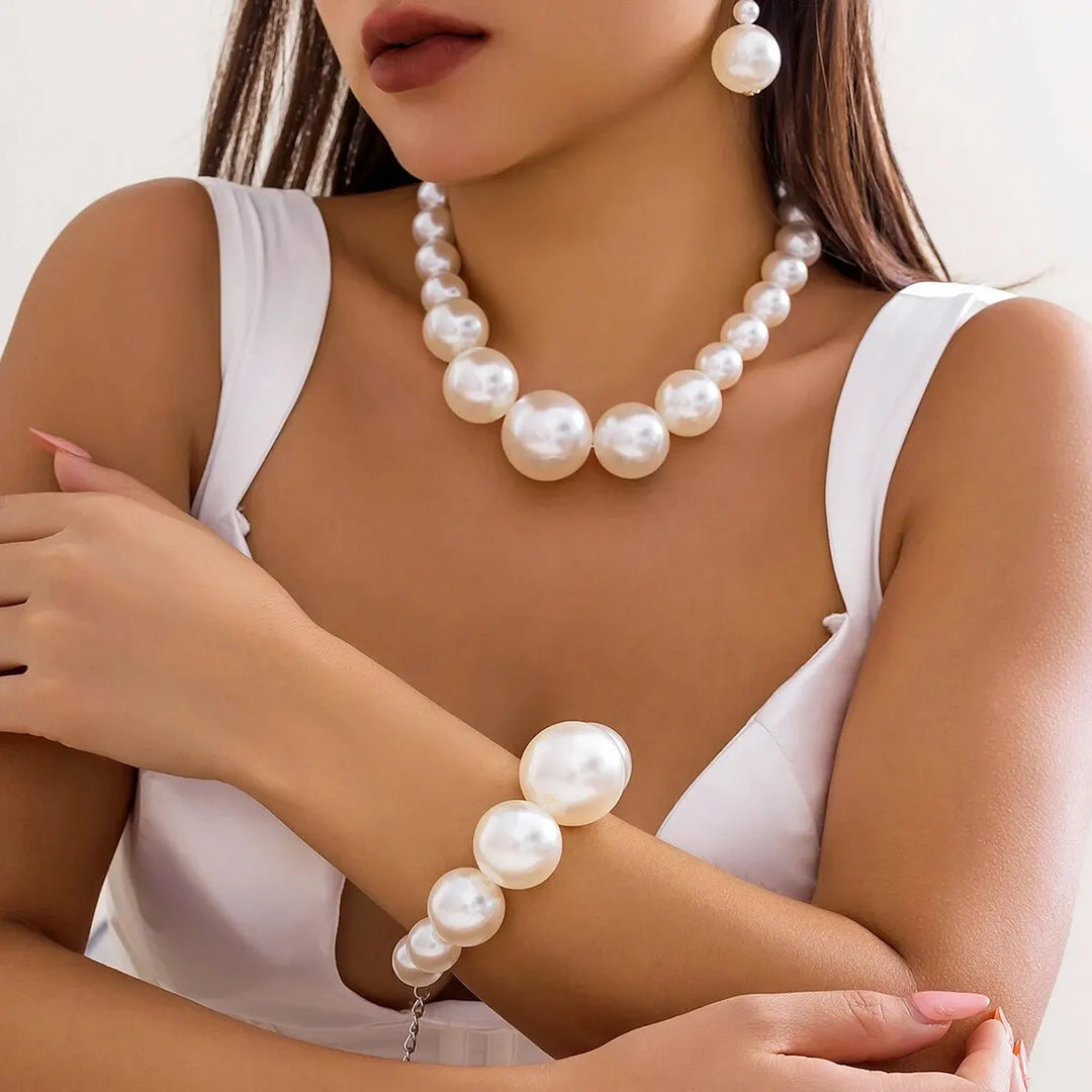 Set of pearl bracelet and necklace