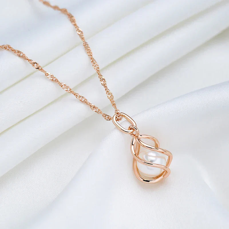 Exclusive Geometric Necklace with Rose Gold and Pearls