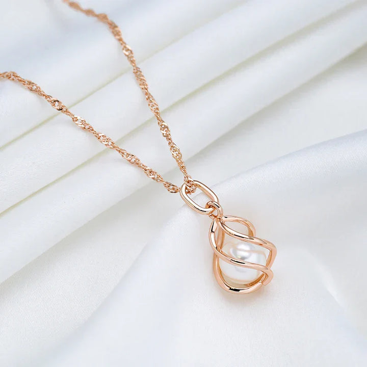 Exclusive Geometric Necklace with Rose Gold and Pearls