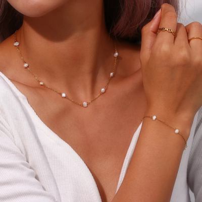 LANEY Gold Pearl Necklace