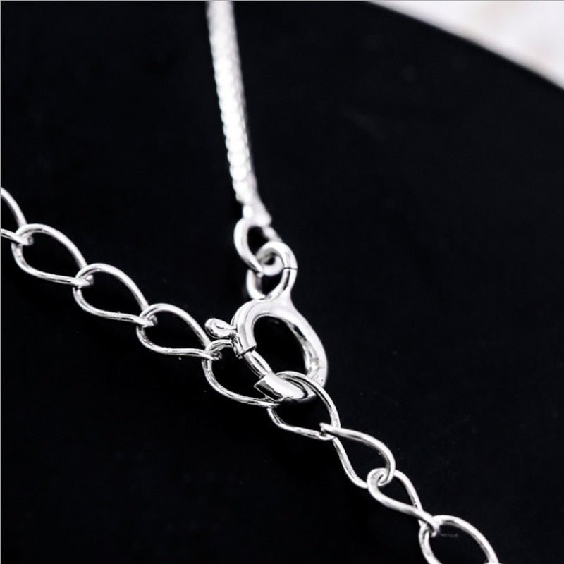 Stylish cat necklace with crescent moon and cat motif