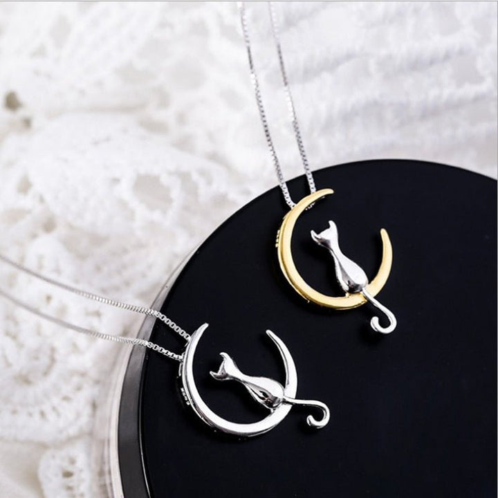Stylish cat necklace with crescent moon and cat motif