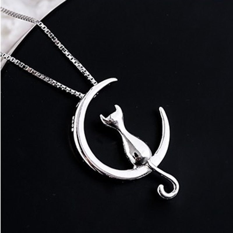 Stylish cat necklace with crescent moon and cat motif