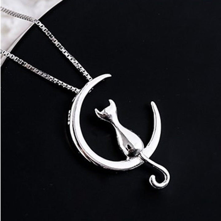 Stylish cat necklace with crescent moon and cat motif