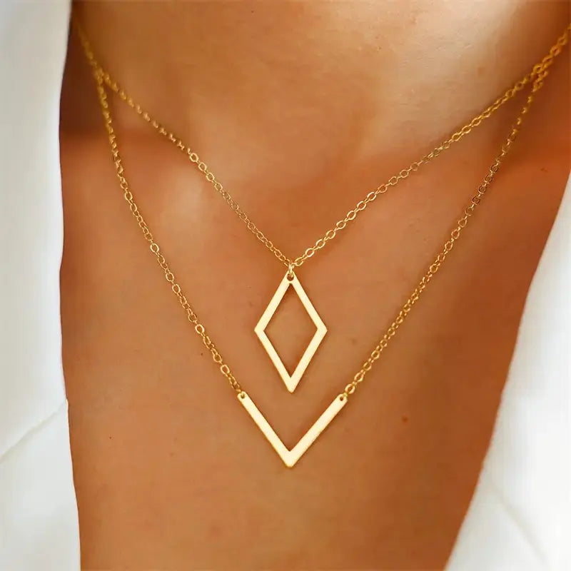 Elegant V-shaped pendant necklace with geometric style