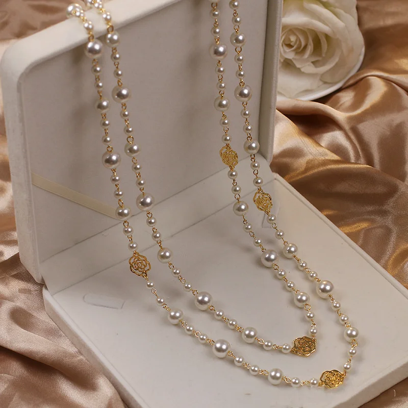 Timeless Pendant Necklace with Gold Pearl