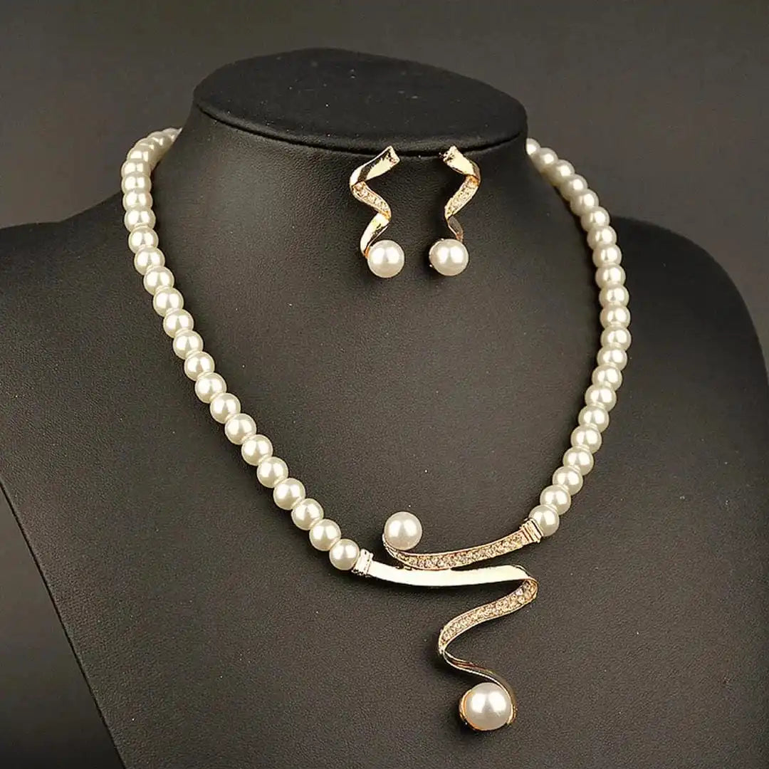 Elegant Pearl and Gold Ring